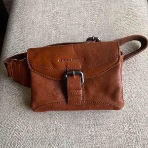 Spikes & Sporrow Leather crossbody/belt bag